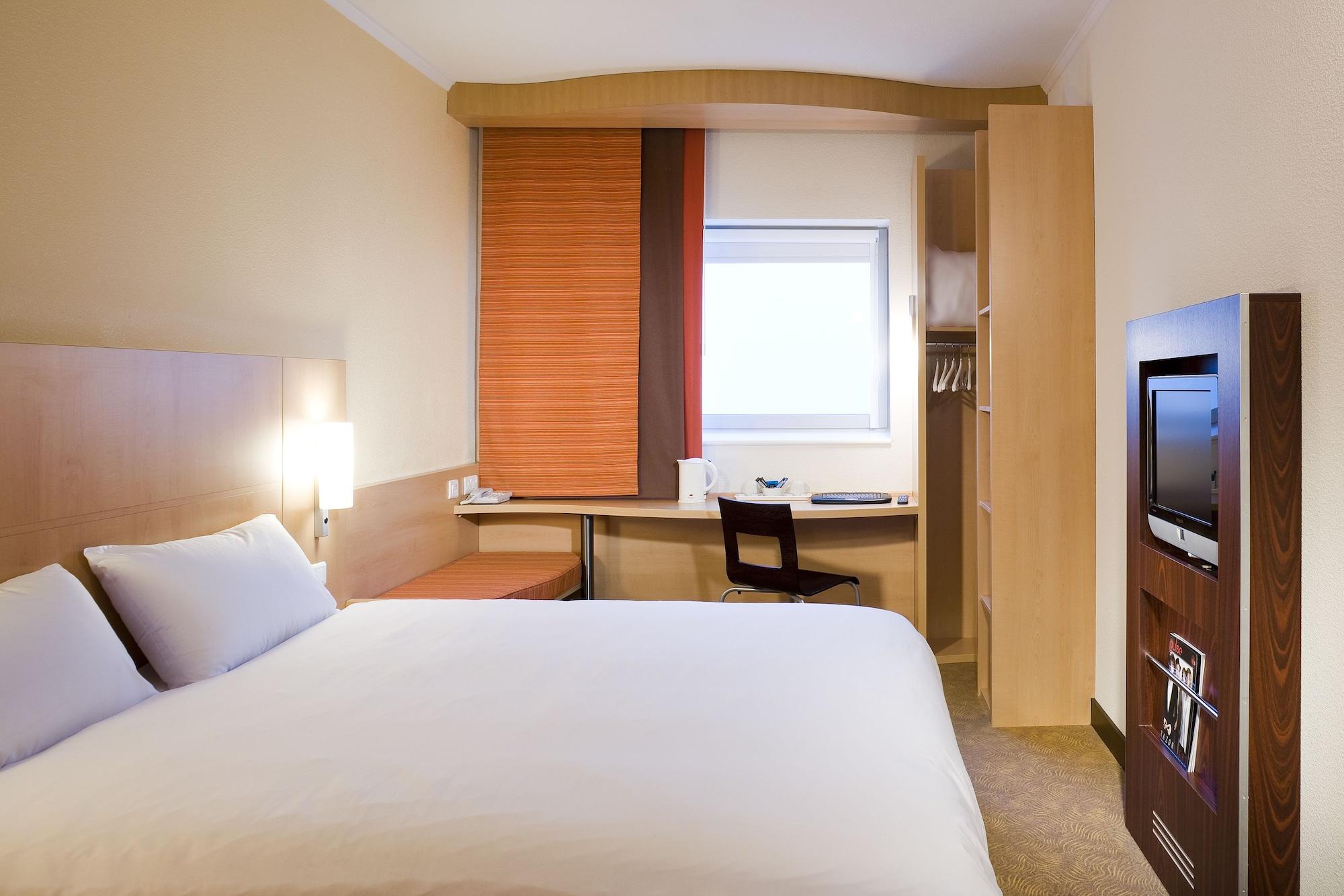 Ibis London Wembley Hotel Bagian luar foto