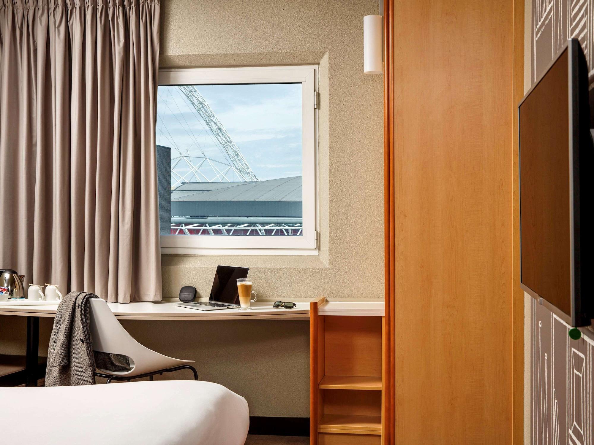 Ibis London Wembley Hotel Bagian luar foto