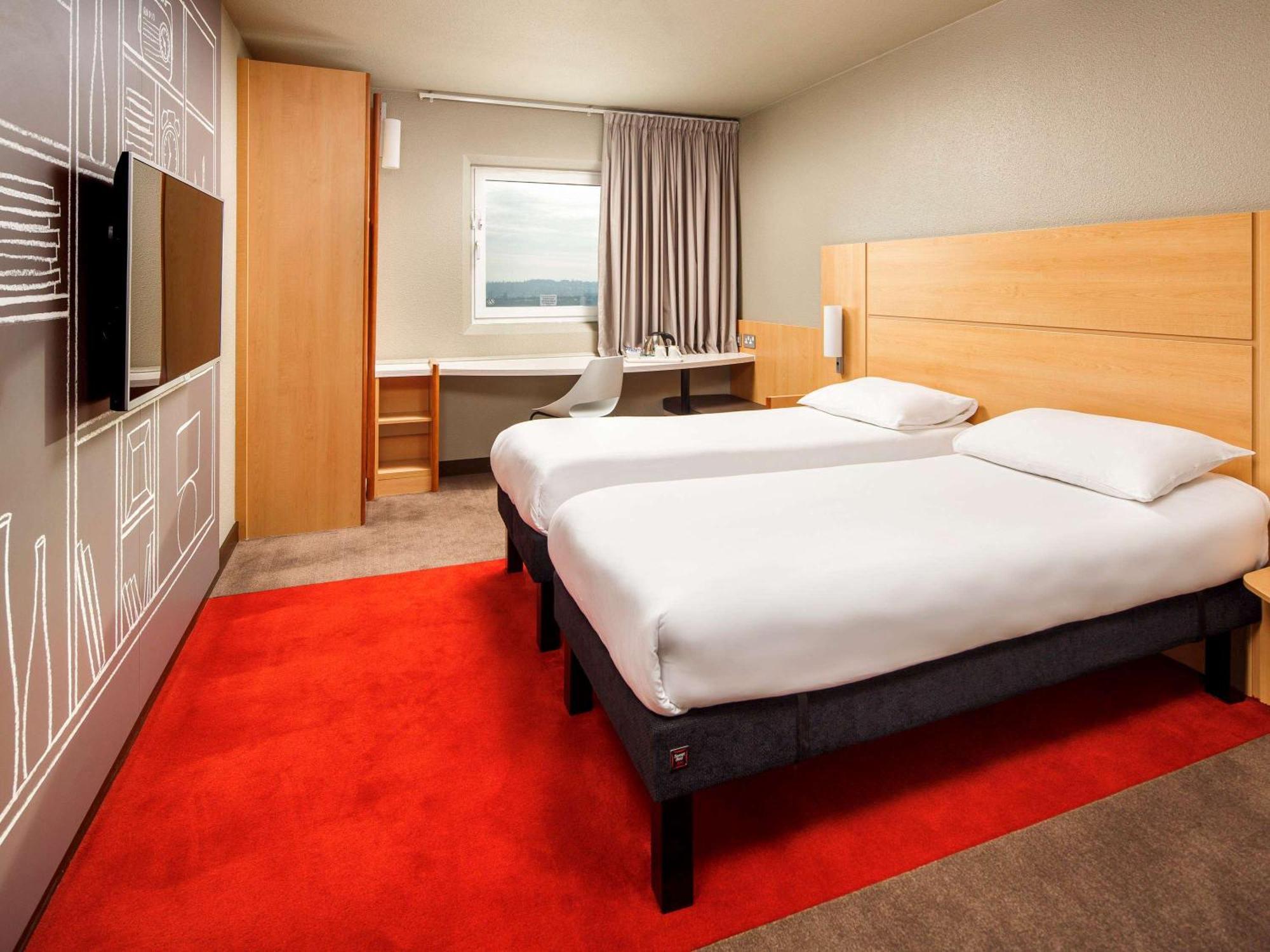 Ibis London Wembley Hotel Bagian luar foto