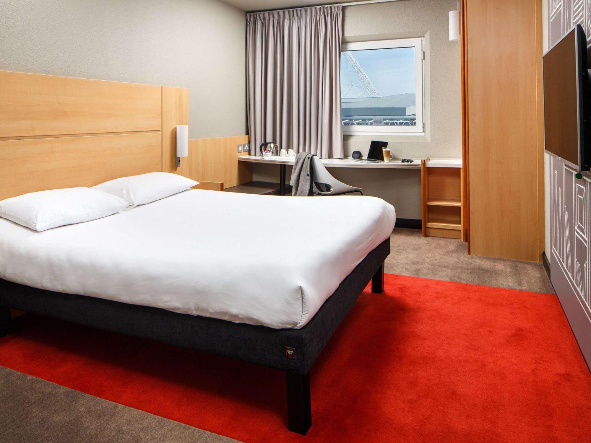 Ibis London Wembley Hotel Bagian luar foto