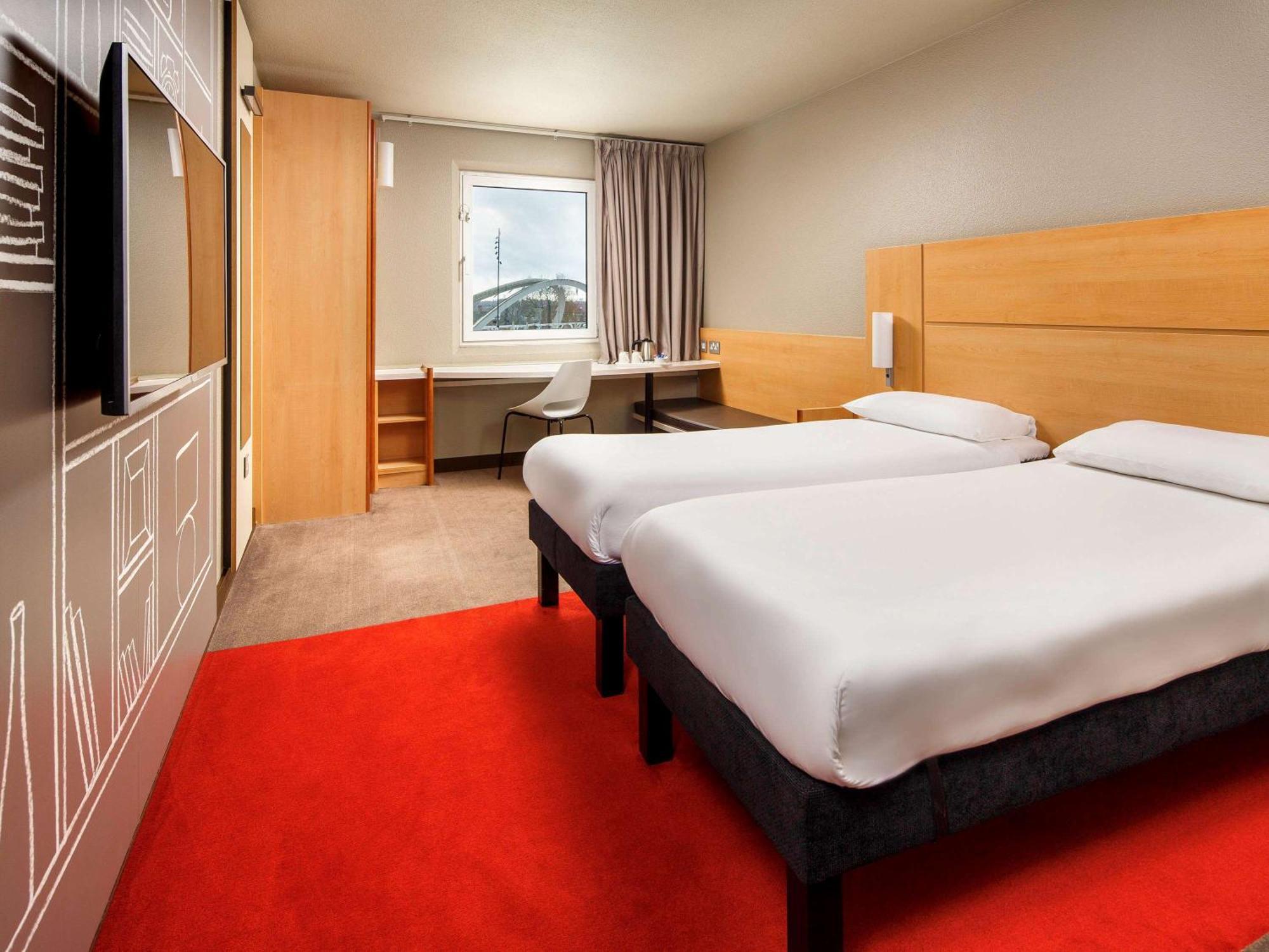 Ibis London Wembley Hotel Bagian luar foto