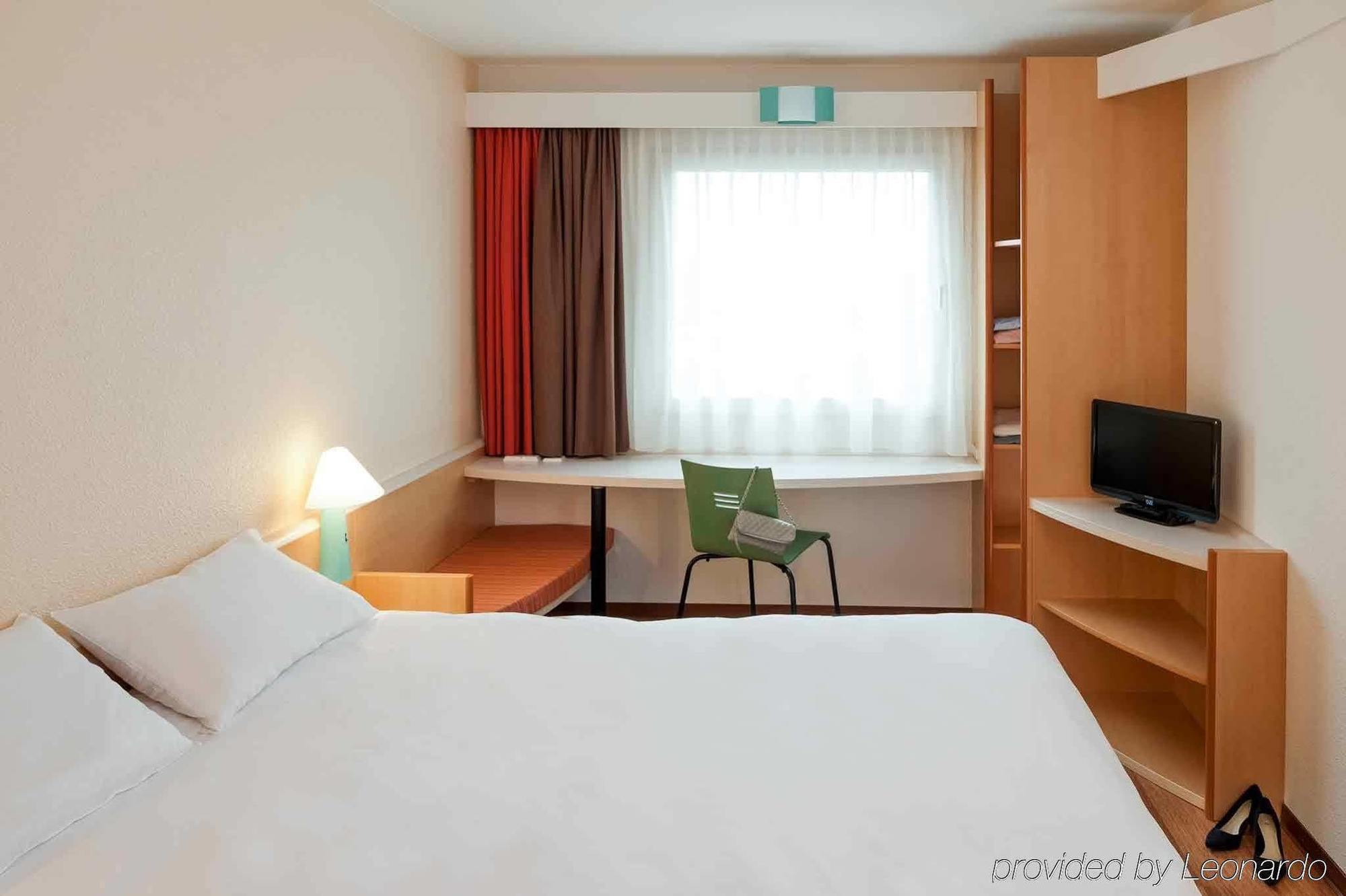 Ibis London Wembley Hotel Bagian luar foto