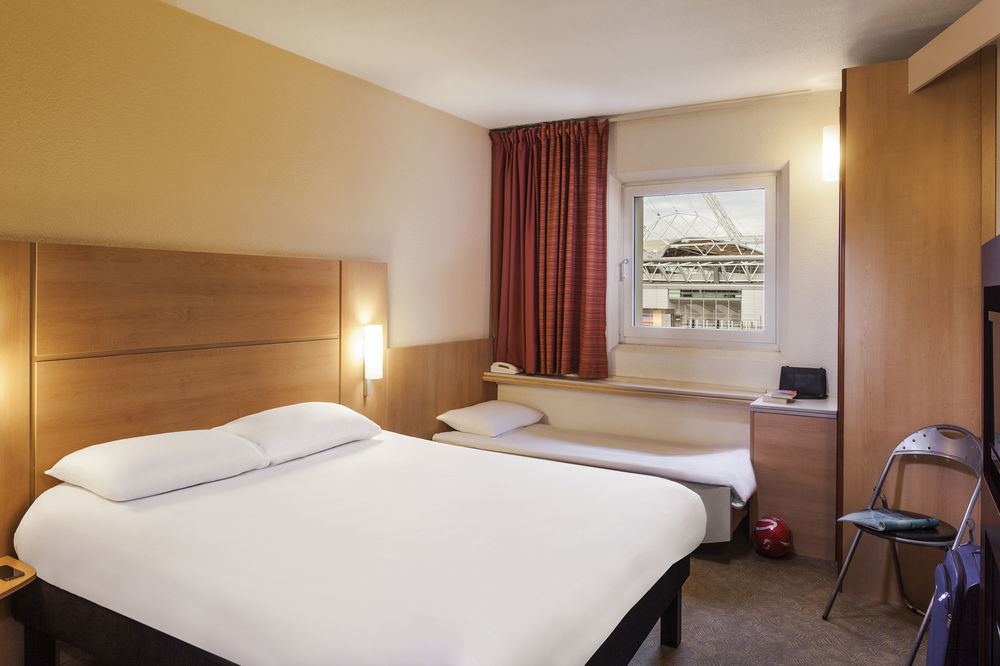 Ibis London Wembley Hotel Bagian luar foto