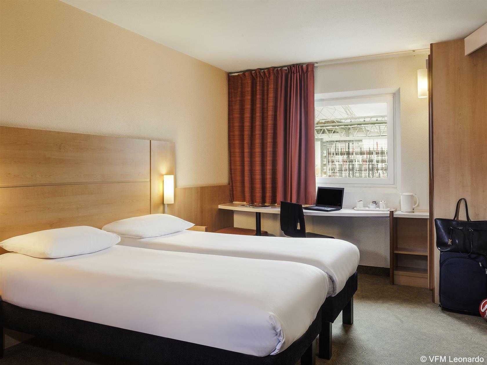 Ibis London Wembley Hotel Bagian luar foto