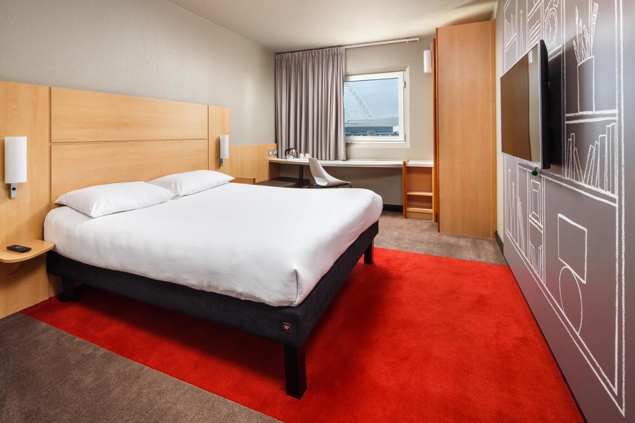 Ibis London Wembley Hotel Bagian luar foto